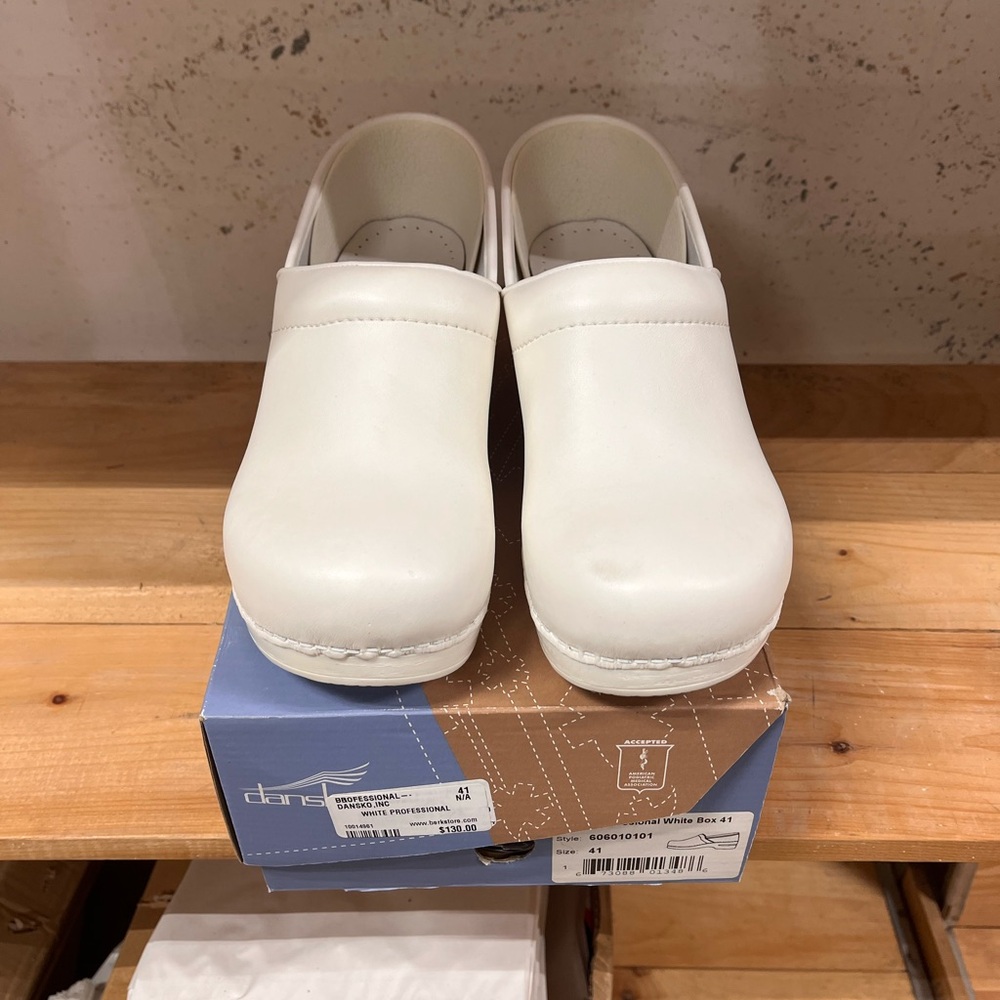 Dansko professional white women’s size 10, European 41